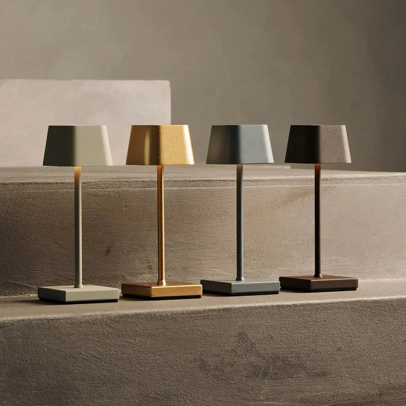 Combi Set Professional-8 x Sarphati Mini Gold Oplaadbare tafellampen & 1 x Centraal station Wireless laadstation met Qi-Technology-Perfect voor restaurants, gastvrijheid en hotels