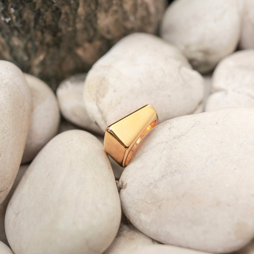 Minimalistische ring 18k verguld - gouden ring 925 zilver goud vermeil - driehoekige statement ring - JIMBARAN