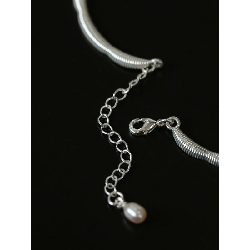 Elegante kanten bloemversiering parelketting