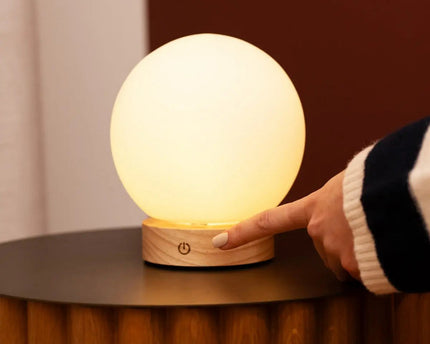 Flore lichtbruine houten lamp met glazen lamp - oplaadbaar en dimbaar draadloos licht
