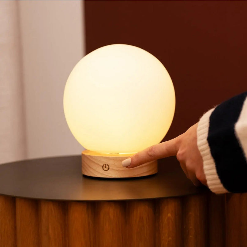 Flore lichtbruine houten lamp met glazen lamp - oplaadbaar en dimbaar draadloos licht