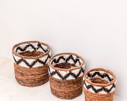 Kleine Mand Rond voor Planten of als Opbergmand | Geweven Boho Mand SADARA met Macrame Patroon