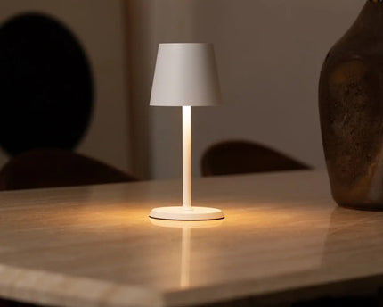 James White oplaadbare tafellamp – draadloos, dimbaar en elegant