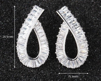 Geometrisch ontwerp oorstekers met diamantlook