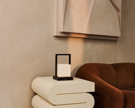 Noah donkerbruine houten oplaadbare tafellamp met glas en houten handgreep