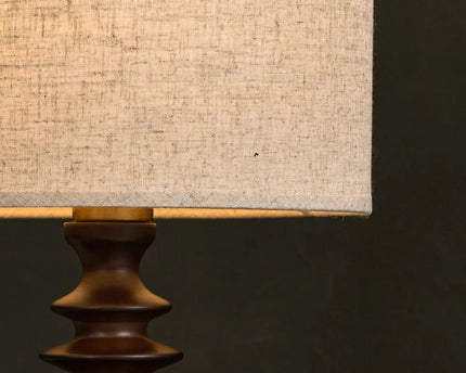 Bodhi donkerbruine houten lamp met beige lampenkap – elegante verlichting voor elke kamer