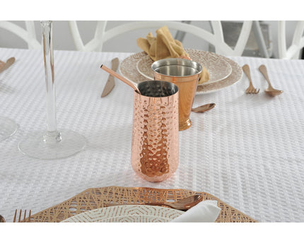 Cocktailglas met koperen rietje