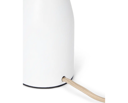 Jape witte metalen tafellamp – tijdloos design, warm licht en elegante stijl