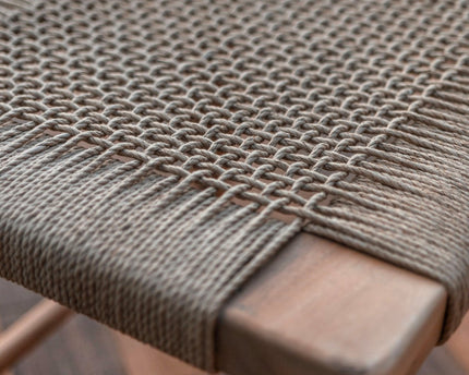 Grote houten kruk SUNDA gemaakt van Trembesi met een zitvlak van geweven gerecycled papier