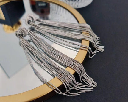 Moderne vintage knoopkwasten Longline oorbellen