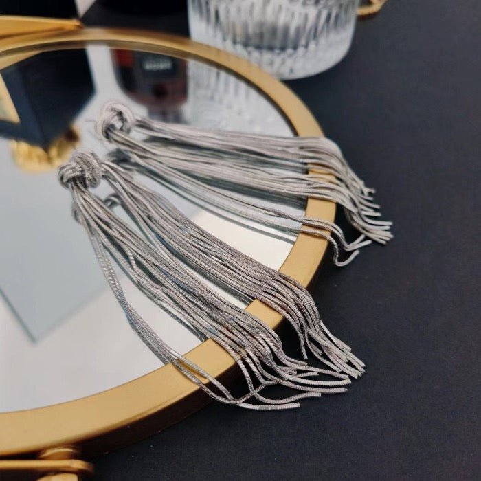 Moderne vintage knoopkwasten Longline oorbellen