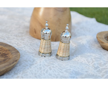 Beige rieten zout en peper