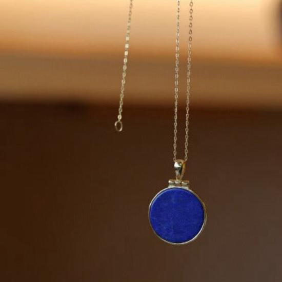 Helios lapis lazuli ronde hanger ketting