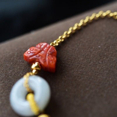 Jade kralen en rode agaat goodluck armband