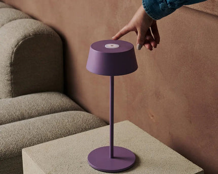 Hugo Violet Lila Oplaadbare tafellamp - Stijlvol, dimbare lamp & draadloos