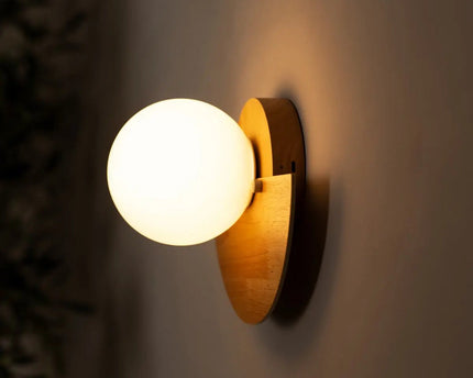 Kane lichtbruine draadloze wandlamp – oplaadbare lamp van hout en glas