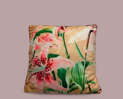 Sierkussen Lily 45*45 De kussenhoes wordt geleverd met vulling en is voorzien van een ritssluiting.