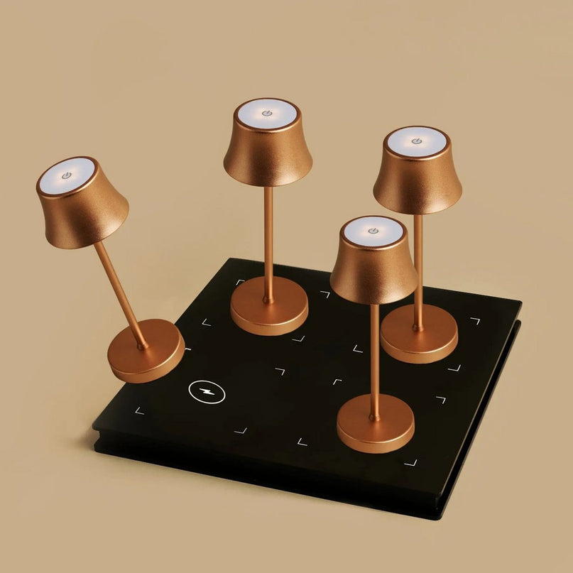 Combi Set Professional-4 X de Pijp Mini koper oplaadbare tafellampen & 1 x Amstel Wireless Lay Station met Qi-Technology-Perfect voor restaurants, gastvrijheid en hotels