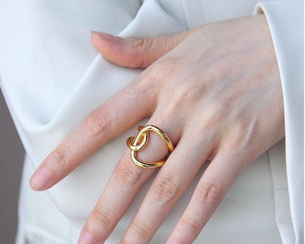 Crossover-ringen met geometrisch vloeiend ontwerp