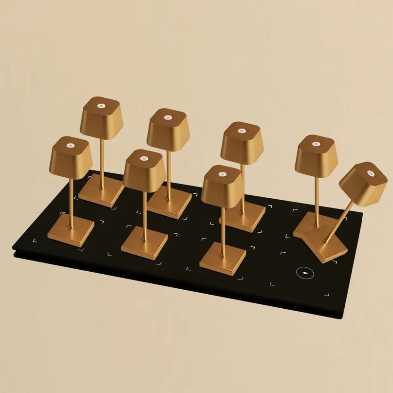 Combi Set Professional-8 x Sarphati Mini Gold Oplaadbare tafellampen & 1 x Centraal station Wireless laadstation met Qi-Technology-Perfect voor restaurants, gastvrijheid en hotels