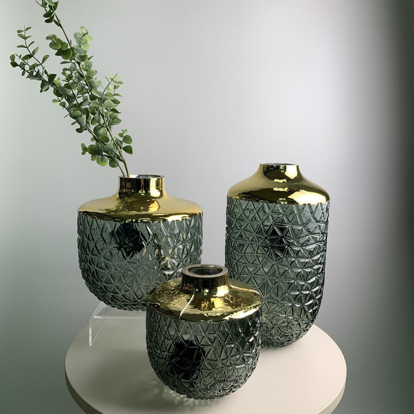 Groene vaas met gouden rand 16 x 29 cm