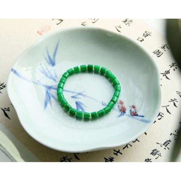 Minimalistische levendige groene jade kralen armband