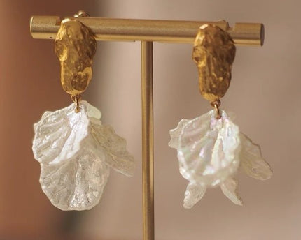 Elegante witte zeemeerminstaart oorbellen