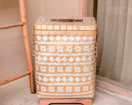 Wasmand met deksel DARI Handgeweven van bamboe met een beige wit zigzagpatroon
