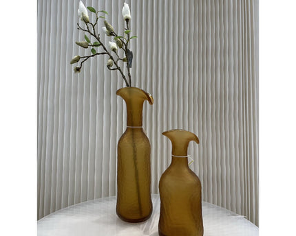 vintage amberkleurige glazen vaas groot formaat: H36cm* B 7CM *D 7cm