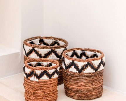 Kleine Mand Rond voor Planten of als Opbergmand | Geweven Boho Mand SADARA met Macrame Patroon