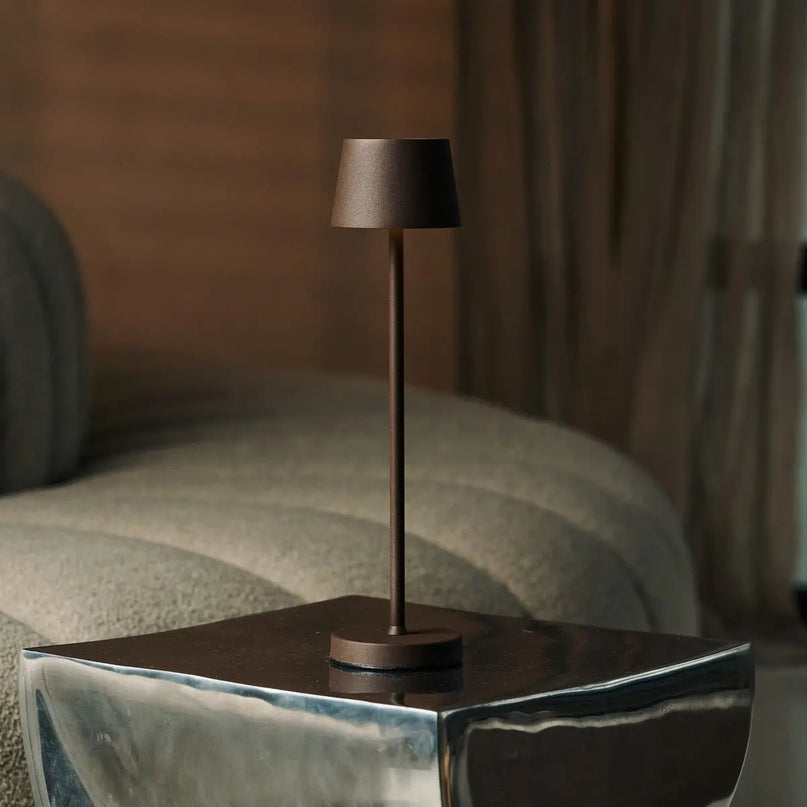 Vondel Mocha Brown oplaadbare en draadloze lamp perfect voor horeca -industrie - draadloos oplaadbaar via laadstation