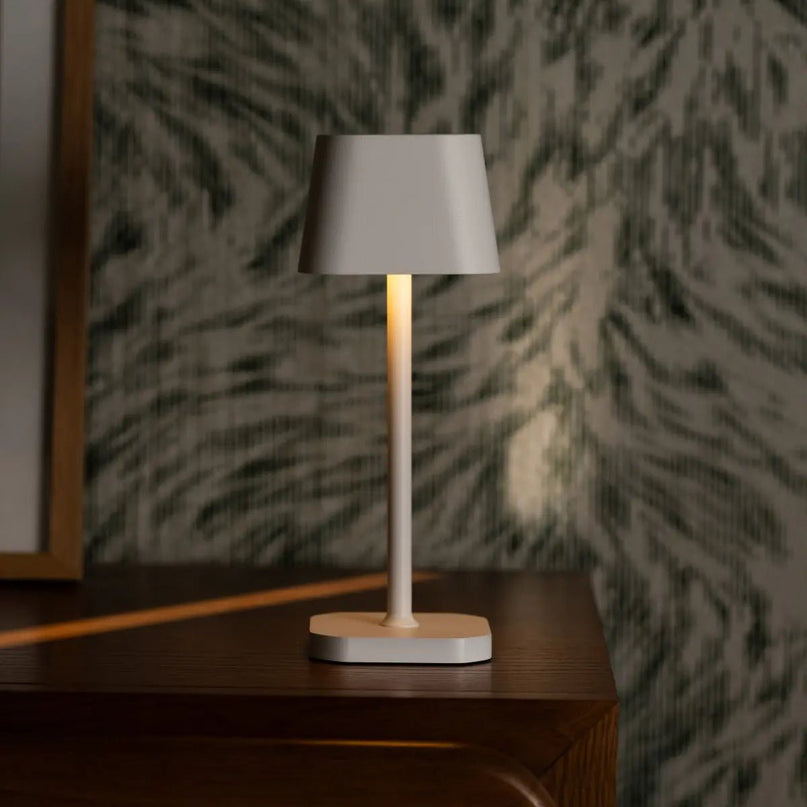 Ava witte oplaadbare tafellamp – stijlvolle, draadloze en dimbare verlichting