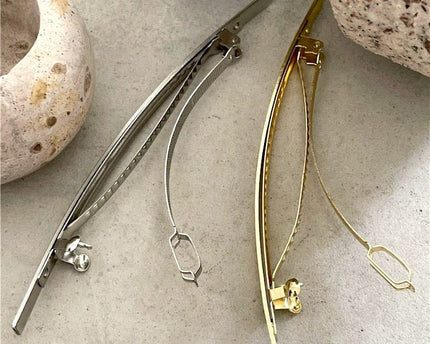 Minimalistische metalen haarclip met één regel