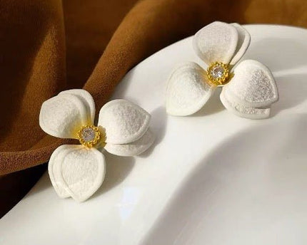 Gardenia - Vintage charme witte bloem oorstekers