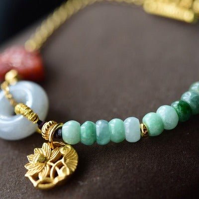 Jade kralen en rode agaat goodluck armband