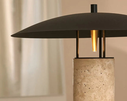Nicolaas travertijnlamp – elegant handgemaakt ontwerp met metaal en travertijn