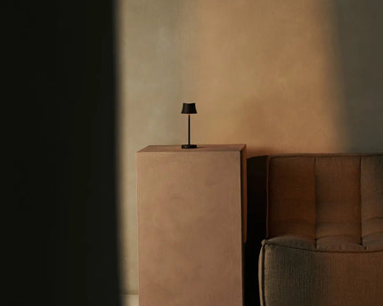 Combi Set Professional-4 X de Pijp Mini Mocha Brown oplaadbare tafellampen & 1 x Amstel Wireless Charging Station met Qi-Technology-Perfect voor restaurants, gastvrijheid en hotels