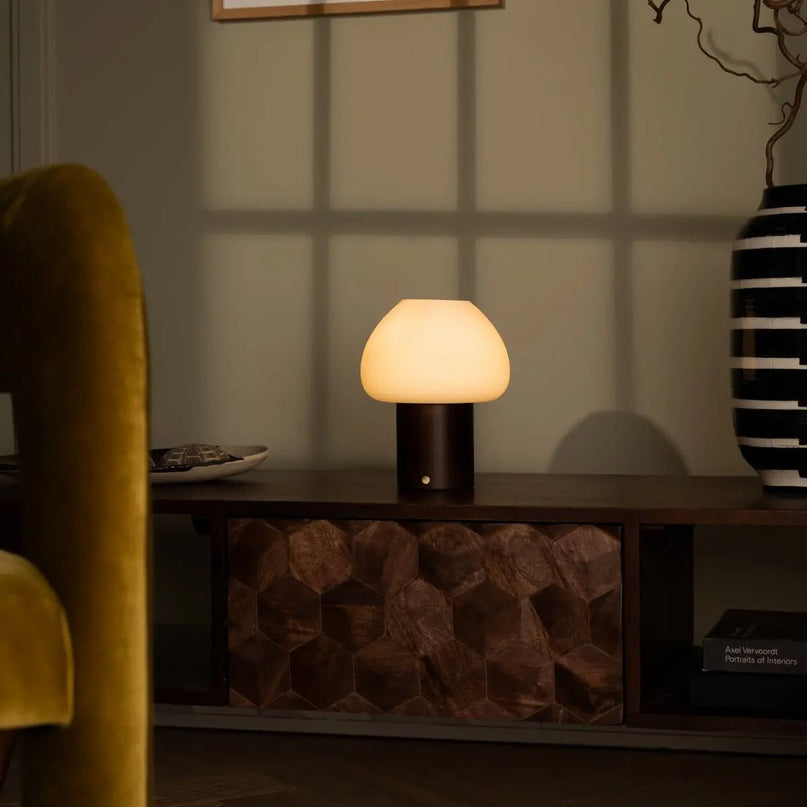 Fynn Donkerbruine Houten Lamp – Oplaadbaar & Dimbaar Licht