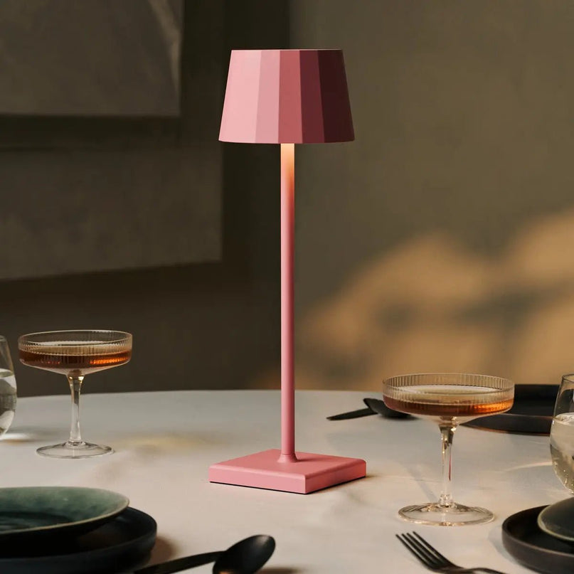 Combi Set Professional-4 X Wouter Flamingo Roze oplaadbare tafellampen & 1 x Amstel Wireless Laying Station met Qi-Technology-Perfect voor restaurants, gastvrijheid en hotels