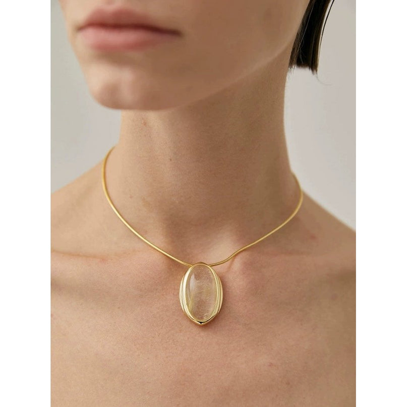 Minimalistisch goud gerutileerde kwarts ovale hanger ketting