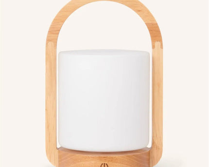 George lichtbruine houten oplaadbare lamp gecombineerd met matglas en een handvat