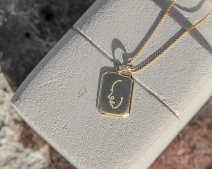 Sierlijke ketting 18k verguld - gouden 40 cm ketting gemaakt van 925 zilver goud vermeil - hanger met gegraveerd gezicht - LOVINA goud