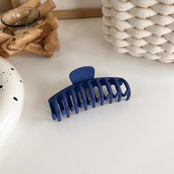 Minimalistische blauwe kleurtoon klauw haarclips