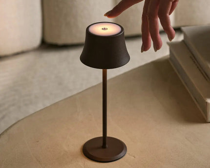 Willy Mini Mocha Brown oplaadbare tafellamp – stijlvol, dimbaar, batterijduur van 60 uur