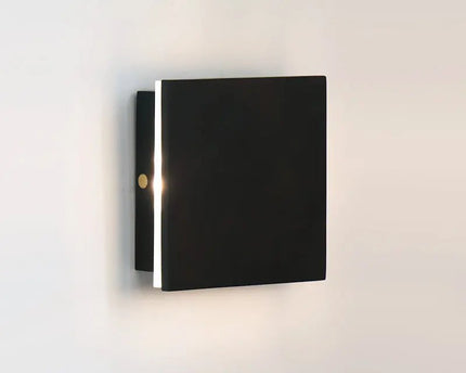 Lane Black draadloze wandlamp – Oplaadbare en dimbare lamp van natuurlijk hout