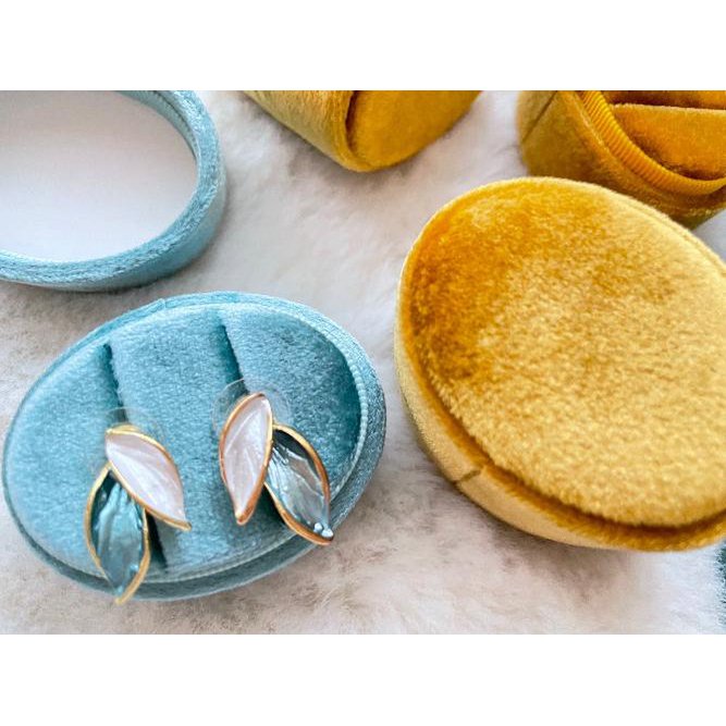 Ovale fluwelen trouwringdoos en voorstelringdoos