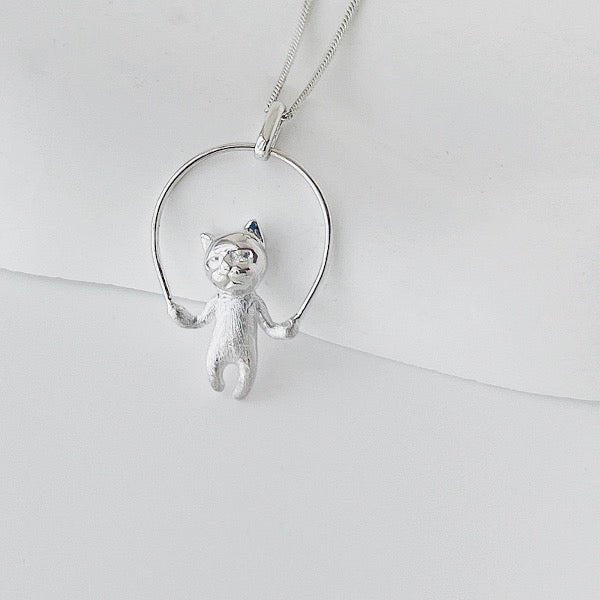 Leuke touwtje springende kat ketting