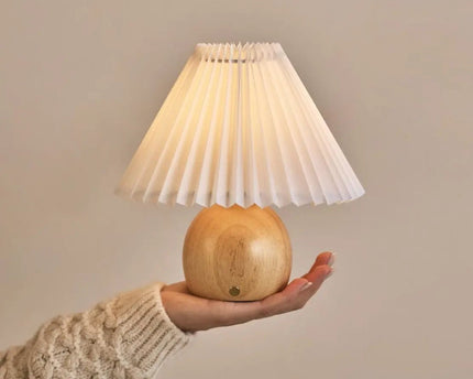 Nathalie Lichtbruine moderne en retro oplaadbare lamp l Dimbaar, hout en papier Mooie papieren kap