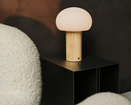 Sam lichtbruine houten tafellamp met glas en oplaadbare batterij | Dimbare en veelzijdige verlichting