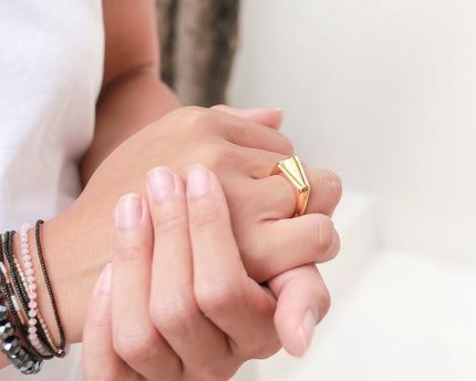 Minimalistische ring 18k verguld - gouden ring 925 zilver goud vermeil - driehoekige statement ring - JIMBARAN